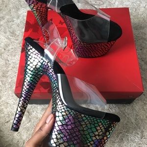 Holographic dancer heels